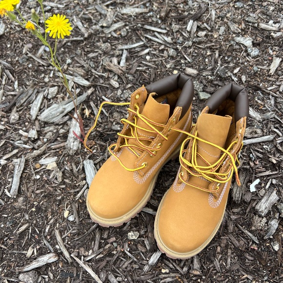 13M Youth Timberland 6-Inch Waterproof Boot - Picture 3 of 5